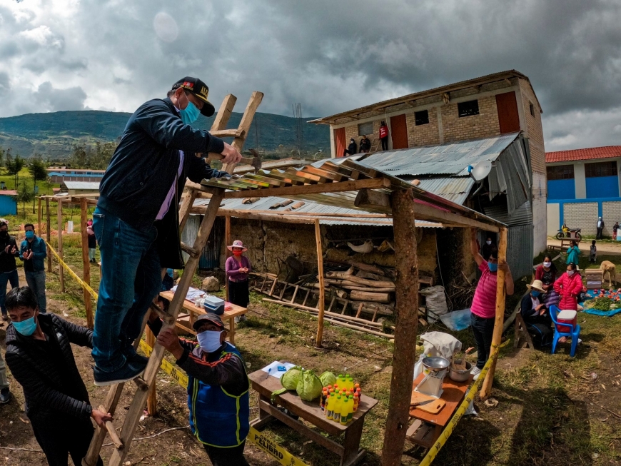 C.P. DE LUCMACUCHO APERTURA SU MERCADO MUNICIPAL TEMPORAL