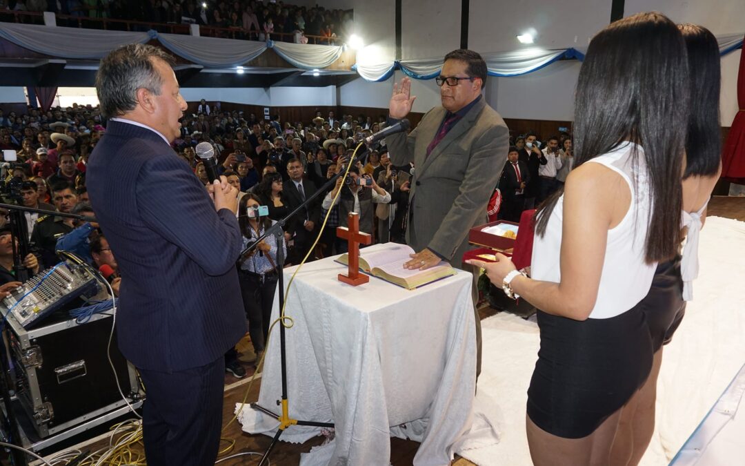 HERNÁN VÁSQUEZ SAAVEDRA JURAMENTÓ COMO FLAMANTE ALCALDE DE LA PROVINCIA DE HUALGAYOC