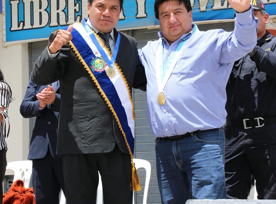 PRIMER REGIDOR DE LA MUNICIPALIDAD DE BAMBAMARCA JURAMENTÓ AL ALCALDE DEL CENTRO POBLADO DE LLAUCAN